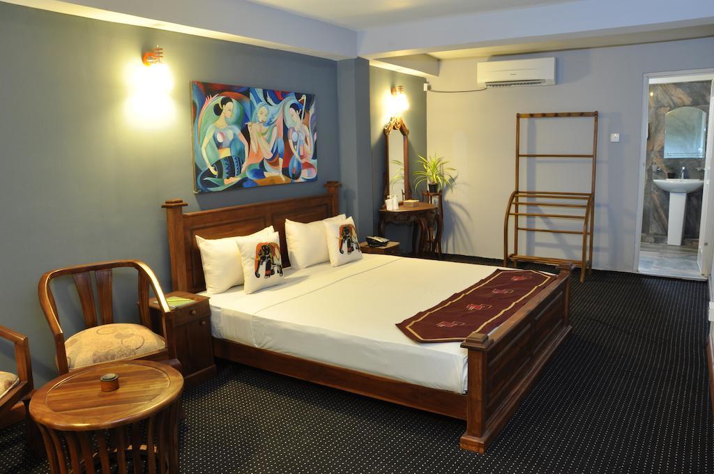 Hotel Tinaya Dambulla Esterno foto